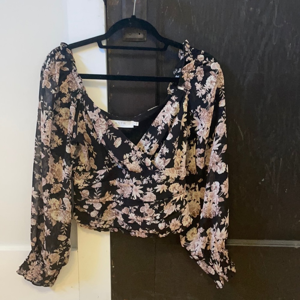 ASTR long puff sleeve floral top